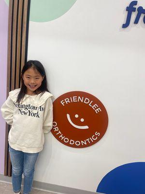 Fashionista ready to conquer the world with braces and her radiant smile!
 Mom was looking for a korean-speaking Orthodontist: enter Dr. Lee