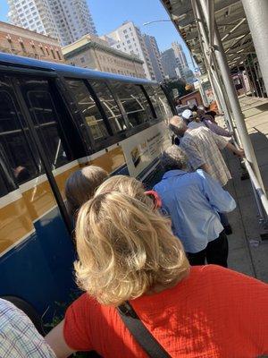 Line waiting for mobile MTA to open at 10am Mobile Van 08/03/22