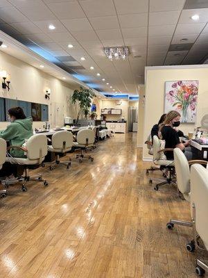 New Luxx Nail & Spa