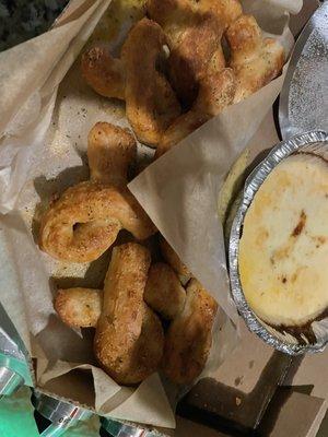 Garlic Twist Stuffed Cheesy Bread