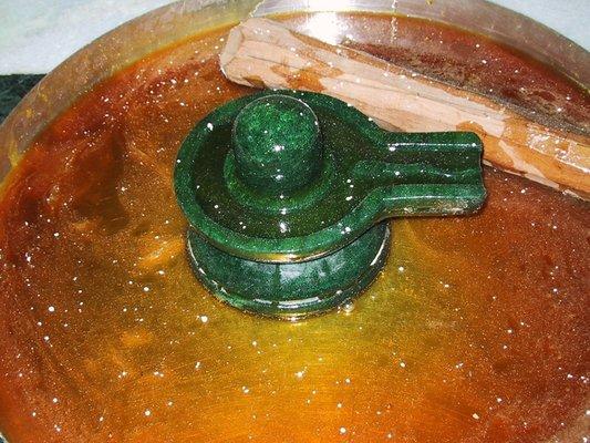 Emerald Lingam- supernaturally manifested and bleeding a Amrutha (Divine Liquid)