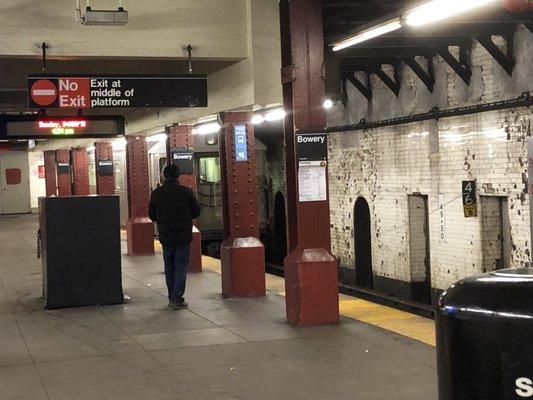 J line's R32 car leaving Bowery for stops further in Brooklyn and Queens. (4/9/2018)