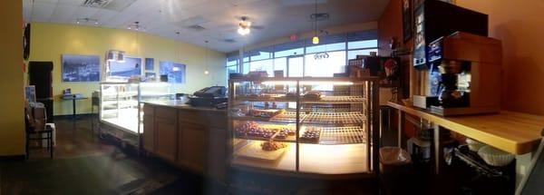 Great place!! Fresh donuts every morning...neat and clean lobby and bathrooms!