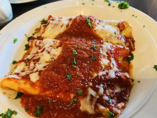 Manicotti made with a crêpe, light and delicious.