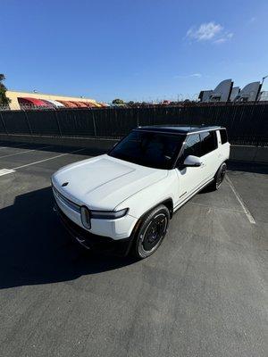 2025 Rivian R1s Got our Full Body PPF Black out trim package & All around ceramic window tint