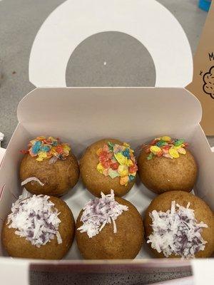 Mochi puffs: Fruity pebbles & Ube.