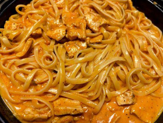 Pasta ala vodka with chicken