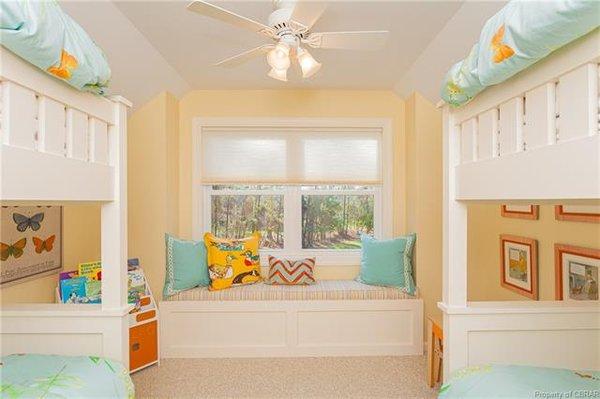 Bedroom 2 -Built-In Bunkbeds