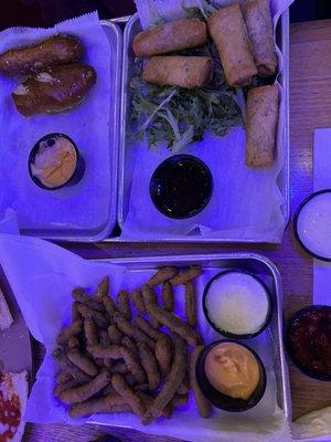 Green bean fries, Spring rolls and pretzels