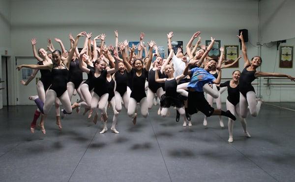 Pasadena Dance Theatre summer intensive students