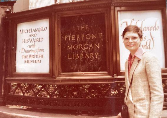 NYC is FULL of beautiful museums to visit! This mansion has a library, where I would live 24/7, with great JOY! (June 1979).