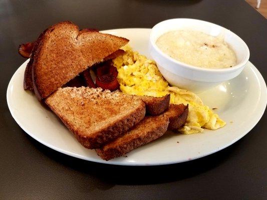 The Classic (2.eggs, bacon,toast & grits)