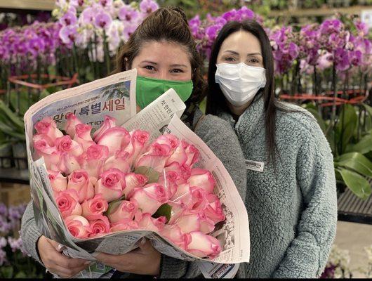 My FAVORITE roses. It was the perfect touch for my flower arrangements. Out of this world!