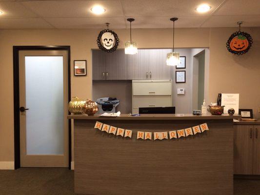 Very nice and clean office. Decorated for Halloween!