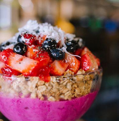 Superfruit bowl with pitaya base