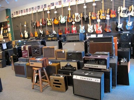 Willie's Guitars Bass Room