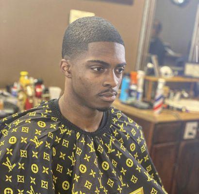 Brandon Walton aka Bfreshcutz @R&B barbershop ! The best in the city!