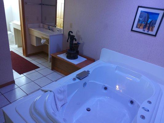 Jacuzzi Honeymoon Suite