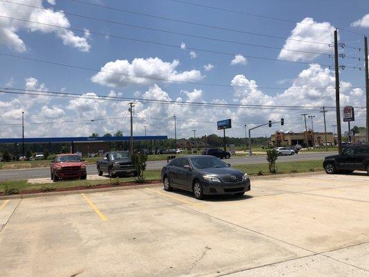 6/9/18. Saturday lunch. Exterior. Next door to Daiquiri Express, and across the street from Walmart.