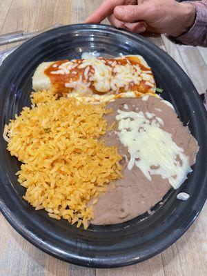 Spinach enchilada lunch platter