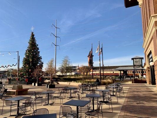 11/30/22: outdoor seating outside of Harvest Hall