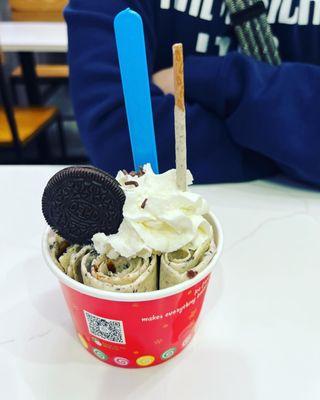 Oreo rolled ice cream