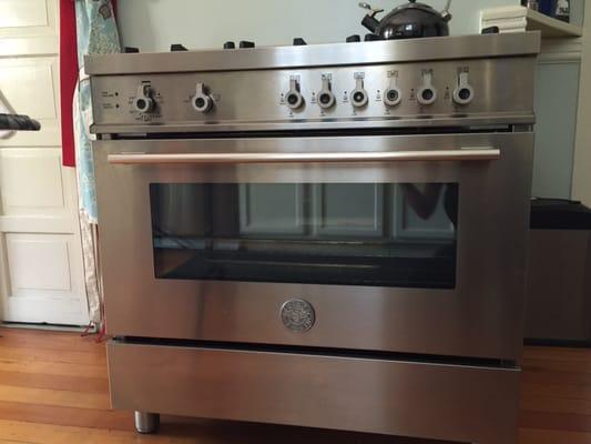 Bertazzoni good as new! Thanks Kitchens Only!