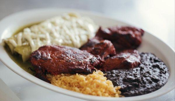 Enchiladas verdes con carne de pastor