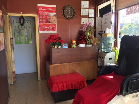 Our comfortable lobby and pedicure, manicure statons