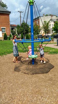 I don't know what this one is called but if you spin too fast it makes you dizzy #chase&ferguschildrenspark #northside #familyfun @yelpcincy