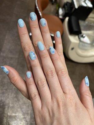 Gel manicure with cute flowers