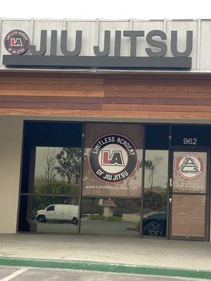 Limitless Academy: Offering BOTH Pedro Sauer Jiu Jitsu in the Gi and 10th Planet Jiu Jitsu No Gi classes under Professor Jeff Willingham.