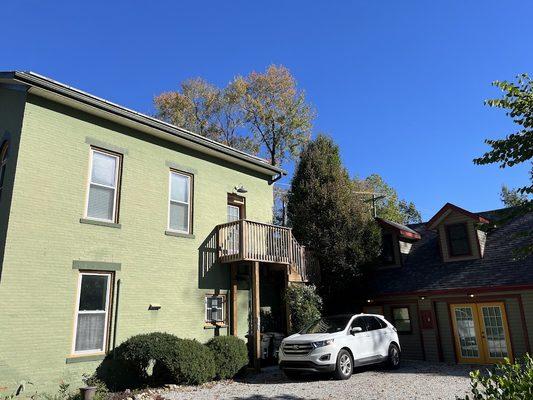 Exterior of Jailhouse Suites - the Loft is off to the right of the picture.