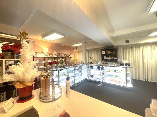 The Skin Curator is conveniently located in the Watercourt complex in Westlake Village ...