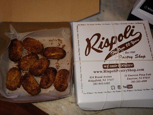 Went to Rispoli's & was disappointed to see burnt sesame cookies in the box.