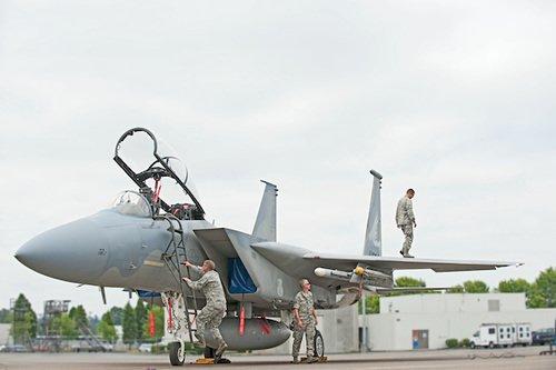 Pre flight inspections of a F-15C Eagle, 142d Maintenance Squadron, Portland Air National Guard Base.