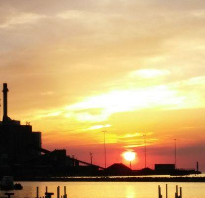 Lake Erie sunsets are best enjoyed on the Boardwalk, sipping a Guiness from Spikes!