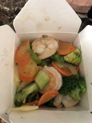 Shrimp with vegetables in white garlic sauce