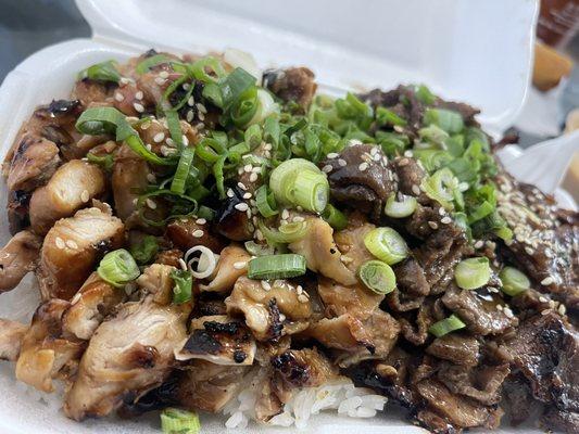 Chicken & Beef bowl (LG size only for two proteins) sesame seed , onion , white rice