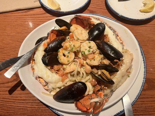 Bar Harbor Lobster Bake had plenty of seafood but needed much more butter and garlic.