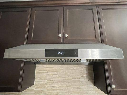 Finished range hood installation