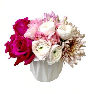 Blushing Beauty Bouquet


https://www.bloomsters.com/product/valentines-day-flowers/blushing-beauty-bouquet