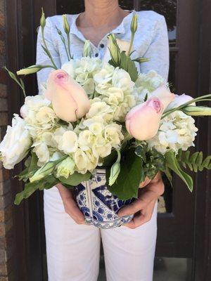 Such a cute arrangement! Love the hydrangea and roses.