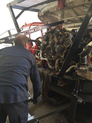 Matt removing a Ford 6.7L Diesel Engine it was a fun one because the egnine was locked up tight would not turn over,