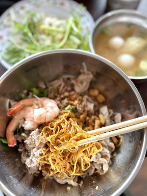 Dai Mì Nam Vang (dry version)-tapioca & egg noodle, sliced pork belly, ground pork, shrimp, fish cake, quail eggs & house sauce. Noodle view