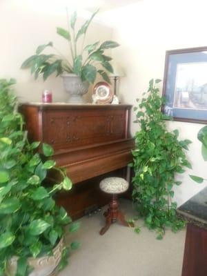 Old-timey piano