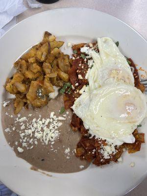 chilaquiles mexicanos con over medium easy eggs ($13)