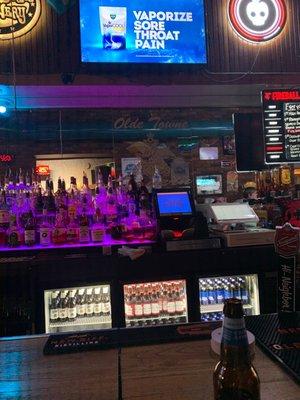 Cleanest dive bar I've been to. Fast service, cold beers and they front face every single beer in all of the coolers! (Cool right)