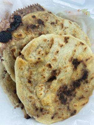 "Mixed" pupusa