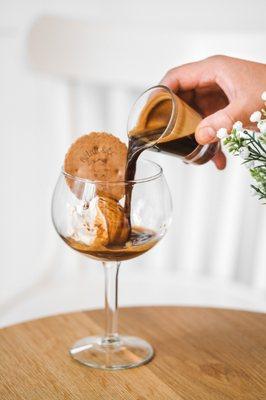 Gelato affogato in espresso